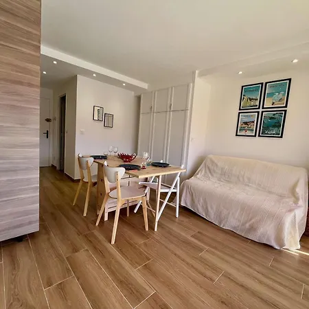 Renove 4 Pers A Avec Balcon Et Parking - Fr-1-226b-190 Appartement *